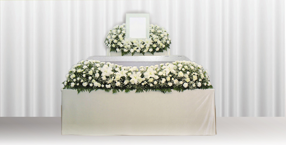 少し贅沢な花祭壇で、格式のある家族葬なら東都博善社